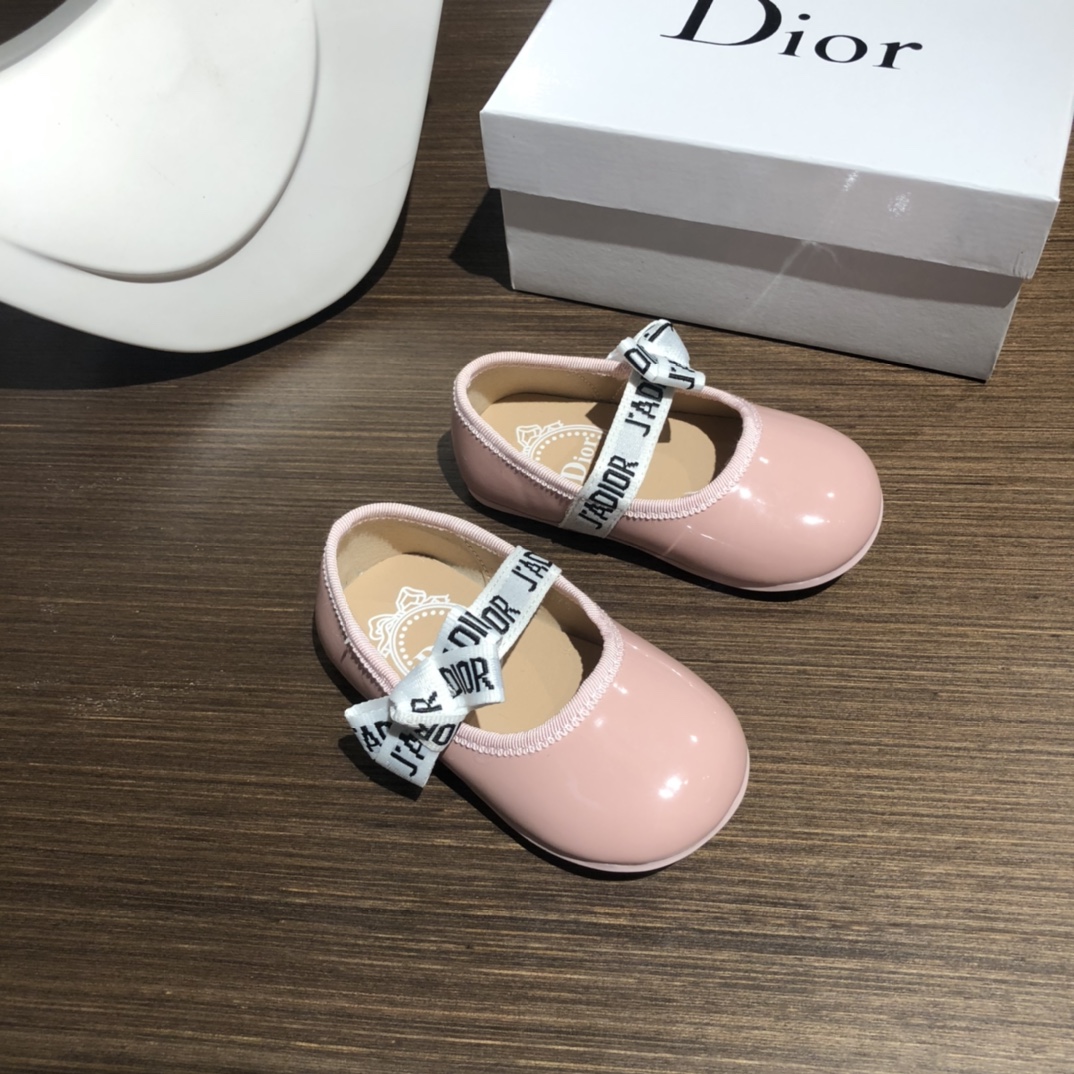 Children's shoes child